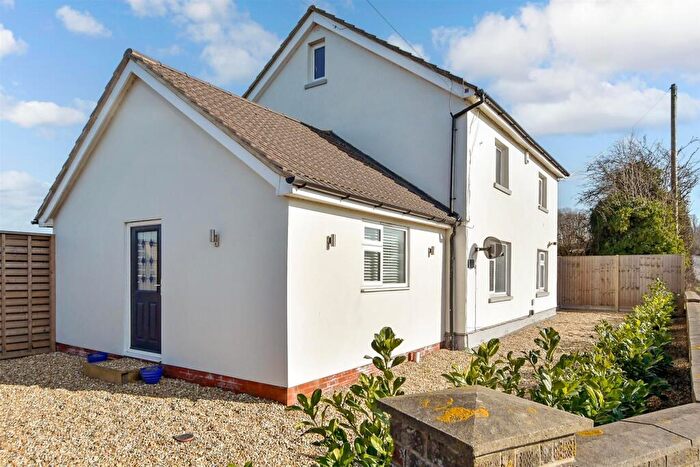 4 Bedroom Detached House For Sale In London Road, Buckland, Faversham, Kent, ME13