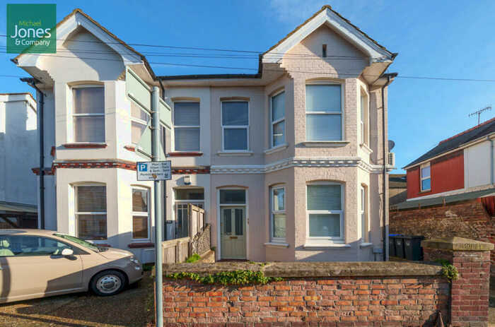 1 Bedroom Flat To Rent In Upper High Street, Worthing, West Sussex, BN11
