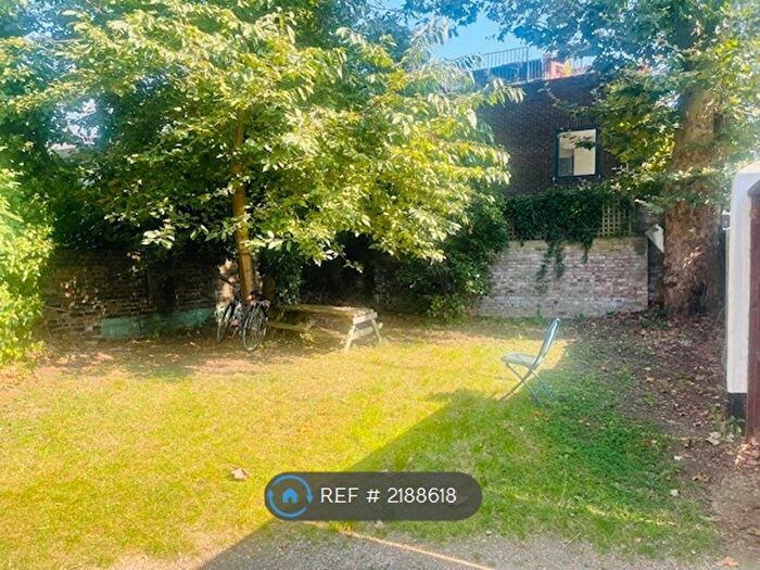 3 Bedroom Flat To Rent In Camden Road, London, NW1