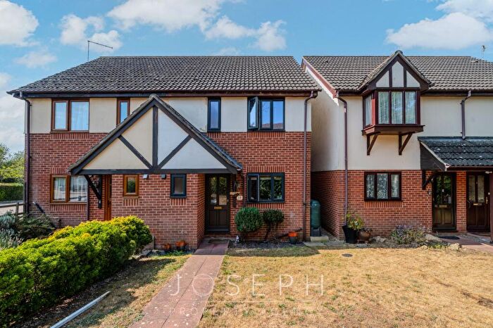 3 Bedroom Semi-Detached House For Sale In Camwood Gardens, Ipswich, IP3