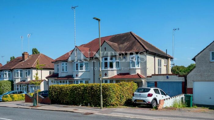 3 Bedroom Property To Rent In Netherlands Road, London, EN5