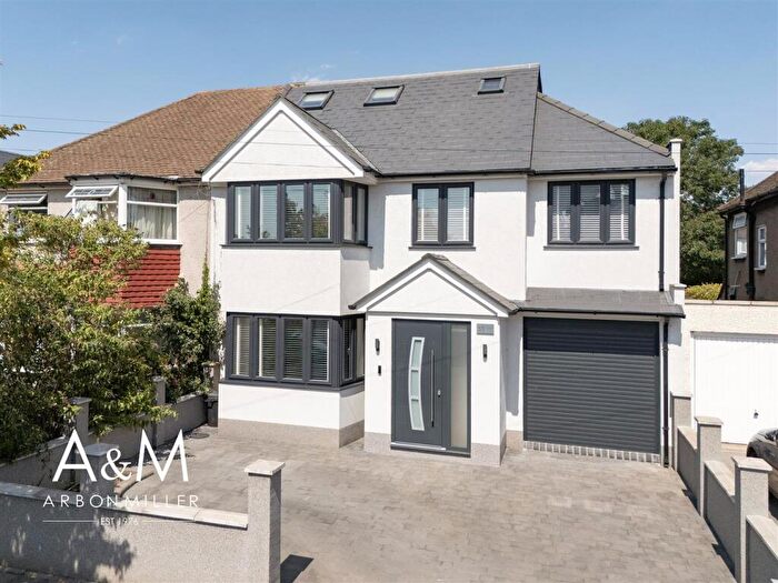 6 Bedroom House For Sale In Felstead Avenue, Clayhall, IG5