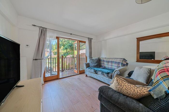 2 Bedroom Flat For Sale In Avenue Road, Avenue Lodge, N6