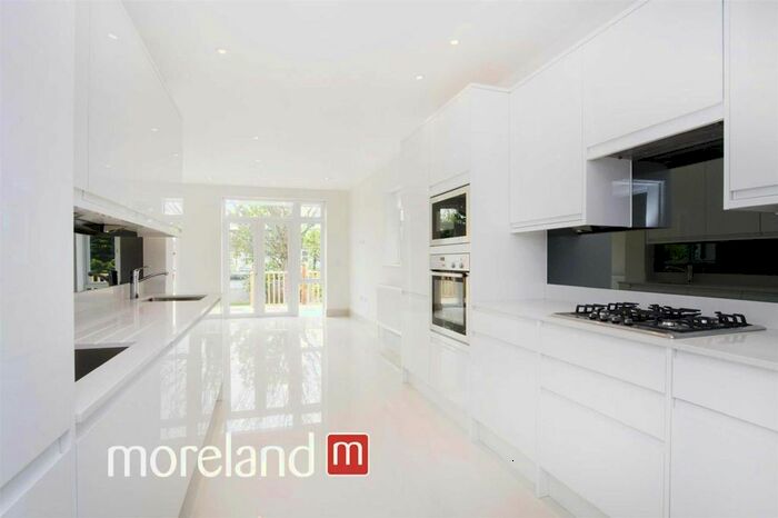 5 Bedroom Semi-Detached House To Rent In Montpelier Rise, London, NW11