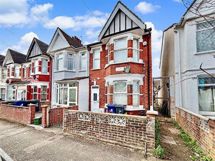 3 Bedroom End Terrace House For Sale In Northcote Avenue, Southall, UB1