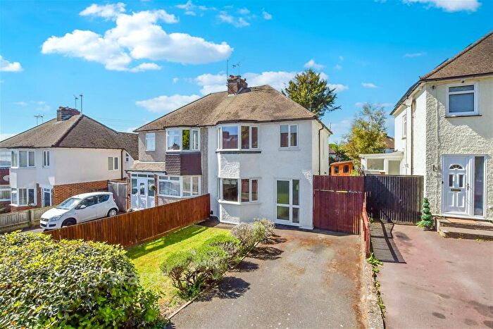 3 Bedroom Semi-Detached House For Sale In Chamberlain Avenue, Maidstone, Kent, ME16