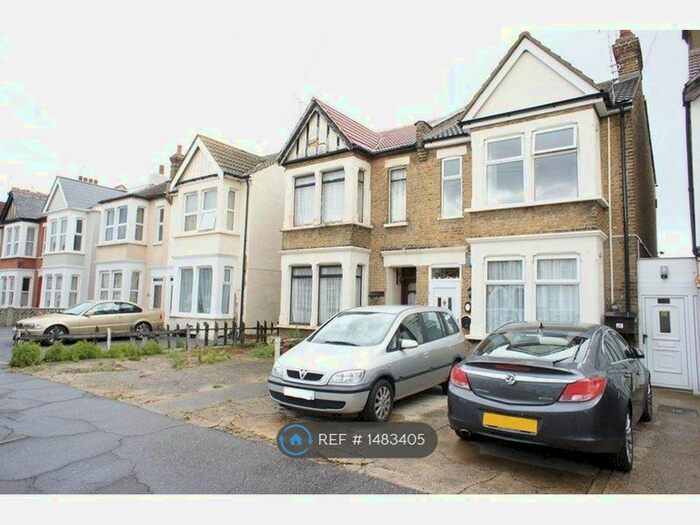 2 Bedroom Flat To Rent In Ilfracombe Road, Southend-On-Sea, SS2