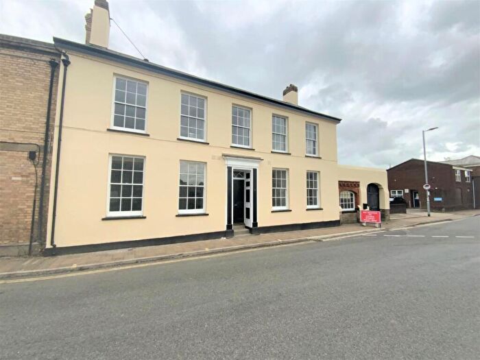 2 Bedroom Flat To Rent In Castle Street, Barnstaple, EX31