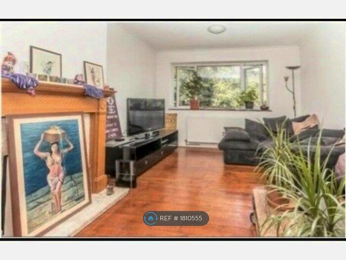 2 Bedroom Maisonette To Rent In Wolsey Close, Hounslow, TW3