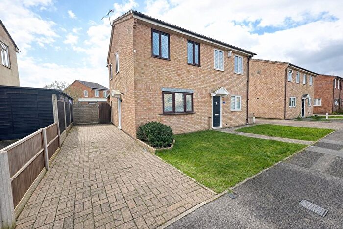 2 Bedroom Semi Detached House To Rent In Hedley Rise, Luton, Bedfordshire, LU2