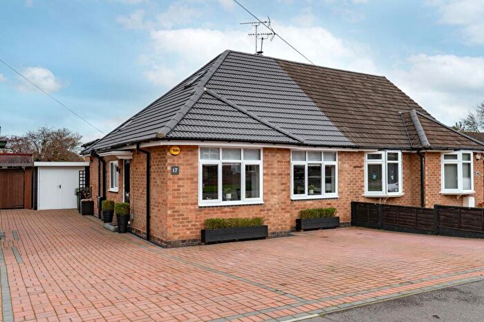 3 Bedroom Semi-Detached Bungalow For Sale In George Road, Alvechurch, B48