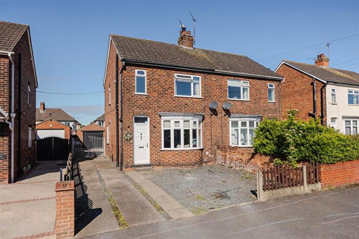 3 Bedroom Semi-Detached House For Sale In Haig Avenue, Scunthorpe, DN16