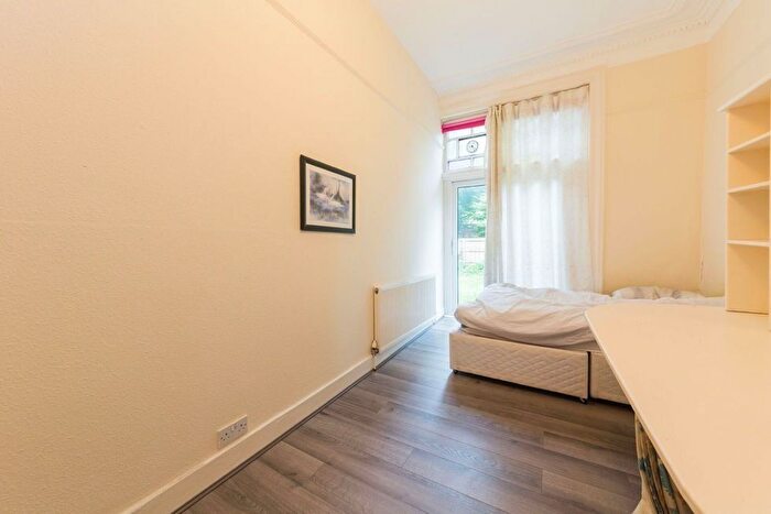 2 Bedroom Flat To Rent In Coleridge Road, London, N8