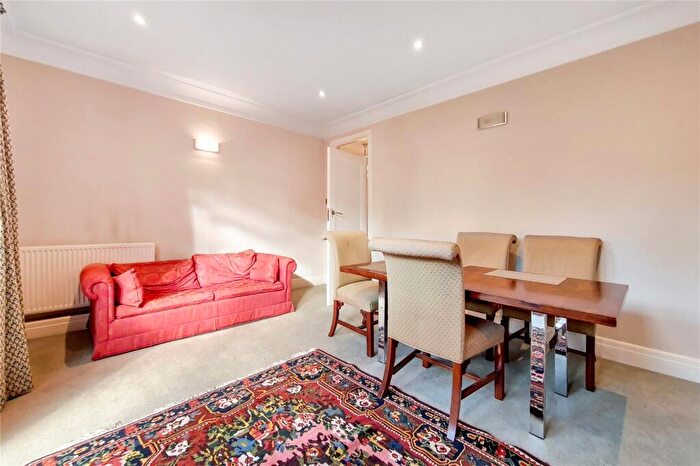 2 Bedroom Flat To Rent In Hocroft Court, Hendon Way, NW2
