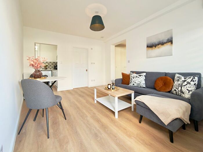 1 Bedroom Flat To Rent In Lansdowne Road, Stanmore, HA7