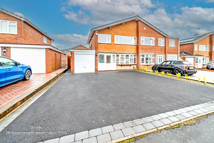 3 Bedroom Semi-Detached House For Sale In Quinton Avenue, Walsall, WS6