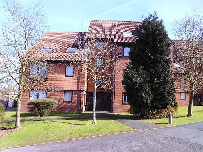 1 Bedroom Flat To Rent In Moncrieffe Close, Dudley, DY2