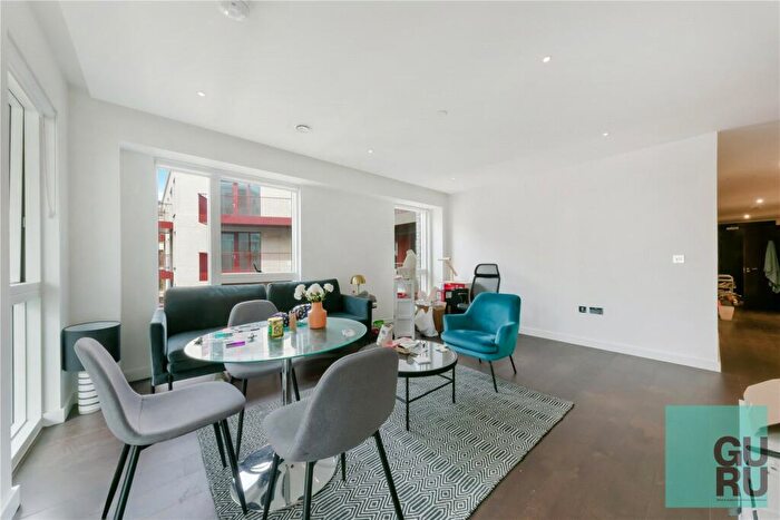 2 Bedroom Apartment To Rent In Malthouse Road, London, Lexington Garden, SW11