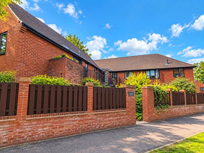 2 Bedroom Apartment To Rent In Grange Close, Godalming, GU7