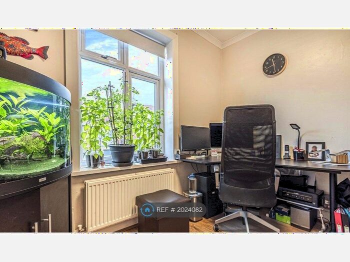 4 Bedroom Maisonette To Rent In Harrow View, Harrow, HA1