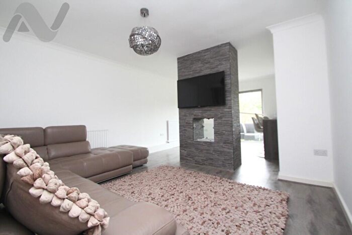 3 Bedroom Semi-Detached House To Rent In Lonsdale Drive, Oakwood, EN2