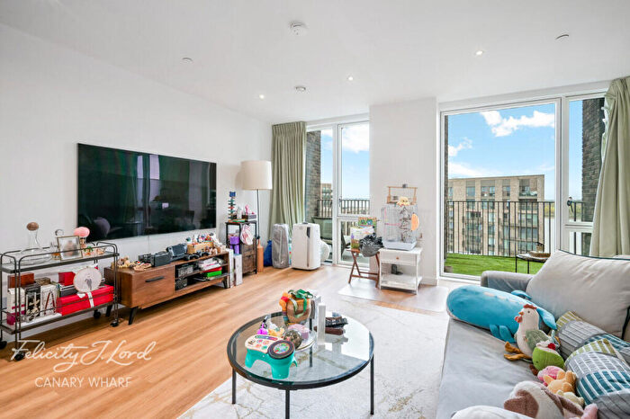 3 Bedroom Apartment For Sale In Cavendish Square, London, E16
