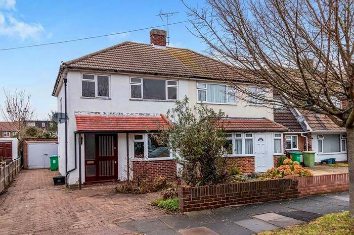 Semi-Detached House To Rent In Ringwood Way, Hampton Hill, Hampton, TW12