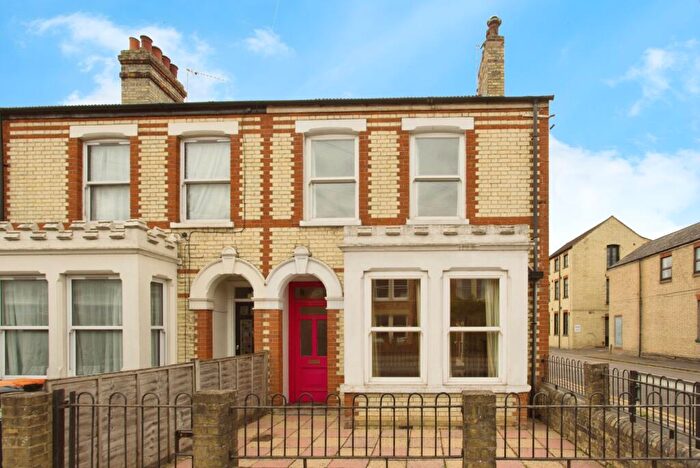 3 Bedroom End Of Terrace House For Sale In Cherry Hinton Road, Cambridge, Cambridgeshire, CB1
