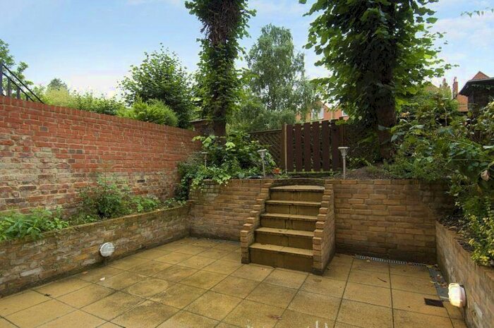 2 Bedroom Flat To Rent In Greencroft Gardens, South Hampstead, NW6