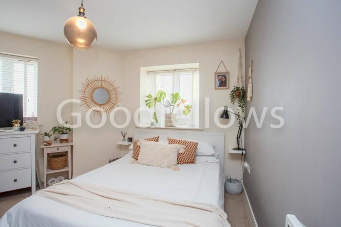 Studio To Rent In Schoolgate Drive, Morden, SM4