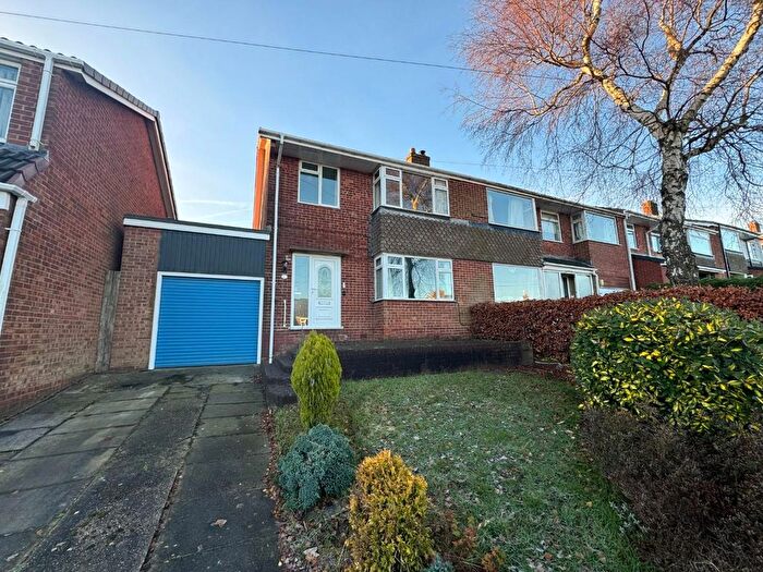 3 Bedroom Semi-Detached House For Sale In Lundy Road, Dronfield, S18