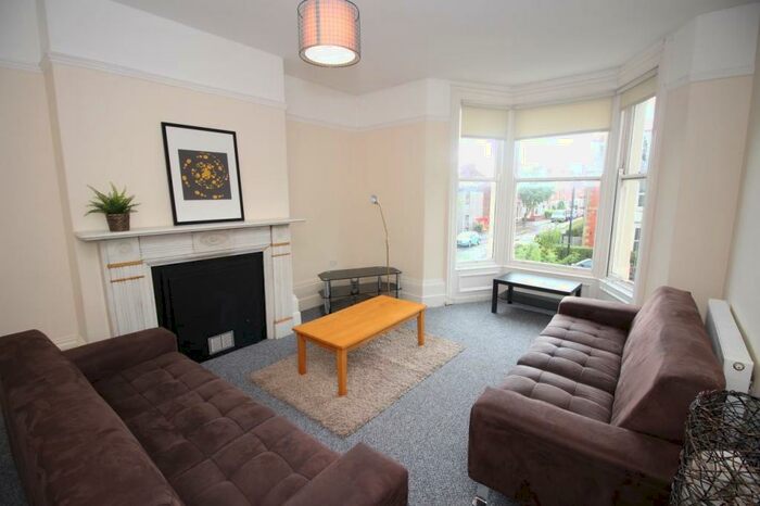 3 Bedroom Flat To Rent In St Georges Terrace, Jesmond, Newcastle Upon Tyne, NE2