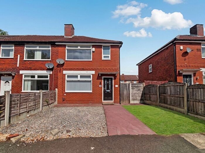 3 Bedroom Semi-Detached House To Rent In Deepdale Drive, Swinton, M27