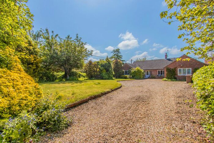 3 Bedroom Detached Bungalow For Sale In The Street, Hindolveston, Dereham, NR20