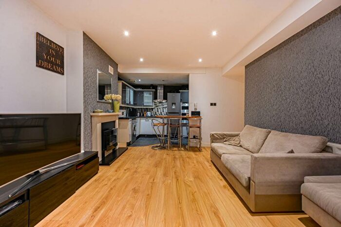 1 Bedroom Flat For Sale In Sinclair Road, Brook Green, London, W14