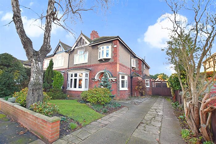 4 Bedroom Semi-Detached House For Sale In Cumberland Avenue, Grimsby, DN32