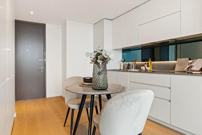 Apartment To Rent In Newfoundland Place, London, E14