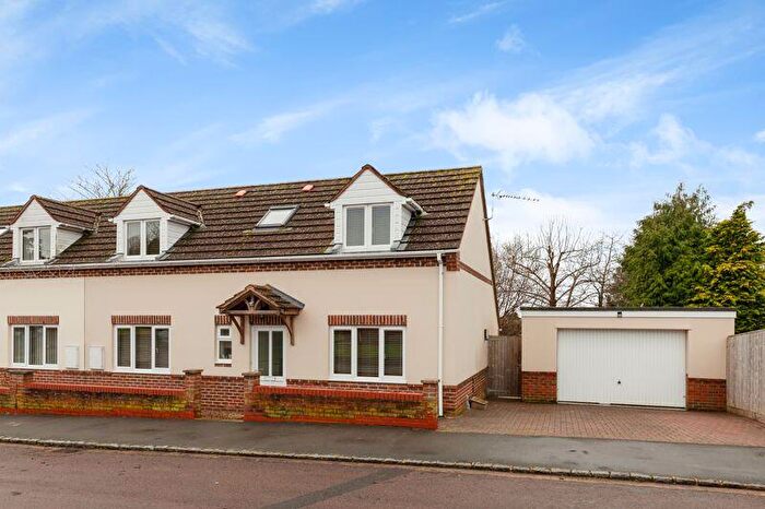 3 Bedroom Semi-Detached House To Rent In Hazel End, Oxford, OX44