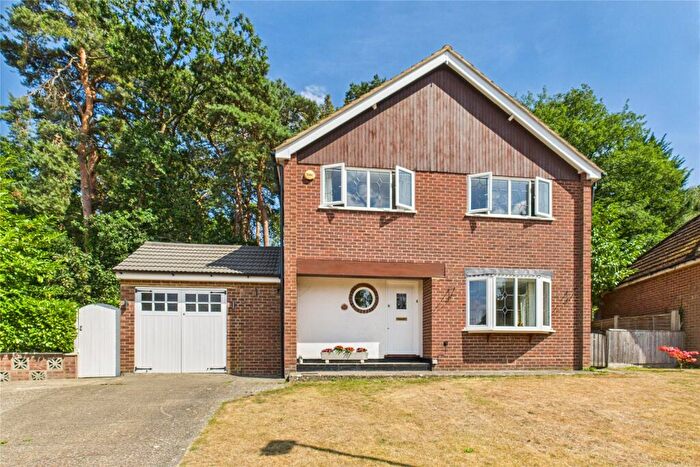 4 Bedroom Detached House For Sale In Dukes Wood, Crowthorne, Berkshire, RG45