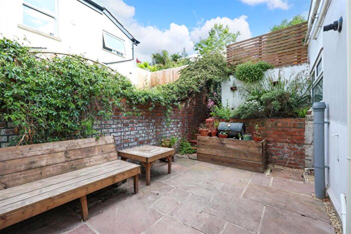 2 Bedroom Flat For Sale In Claremont Avenue, Bishopston, Bristol, BS7