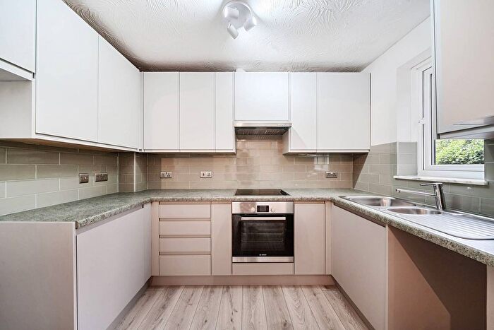 1 Bedroom Flat For Sale In Broomhill Road, Wandsworth Town, London, SW18