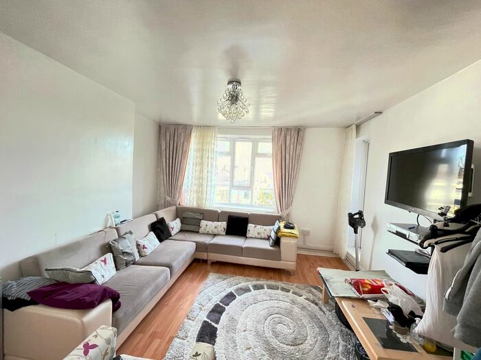 2 Bedroom Flat To Rent In Bronte House, London N16