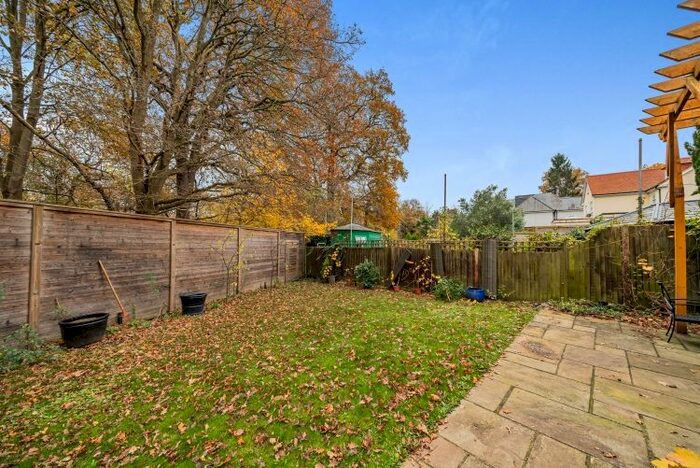 5 Bedroom Flat To Rent In Henley Drive, Kingston, KT2