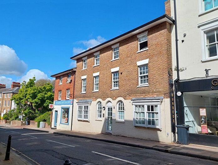 2 Bedroom Flat For Sale In Bridge Place, Leatherhead, Surrey, KT22