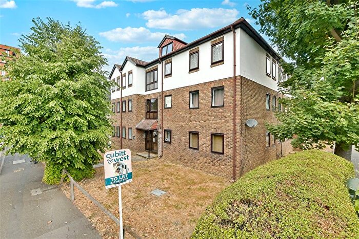 1 Bedroom Flat For Sale In Burnell Road, Sutton, Surrey, SM1