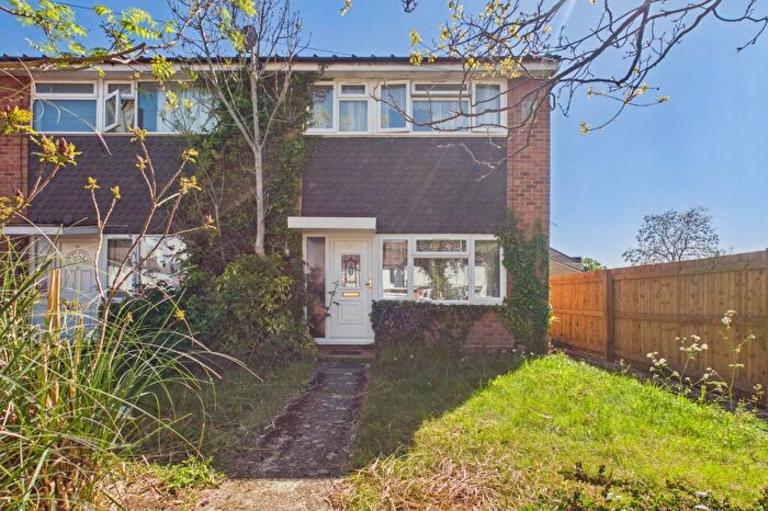 3 Bedroom End Of Terrace House For Sale In Ditton Park Road, Slough, Berkshire, SL3