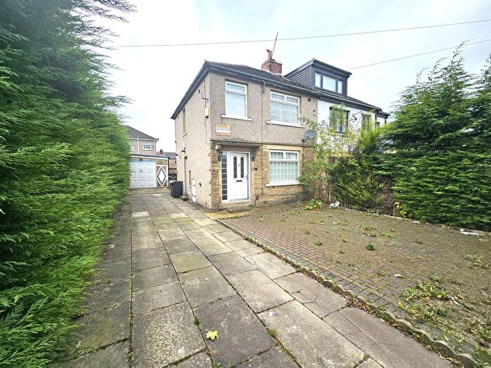3 Bedroom Semi-Detached House To Rent In Avenue Road, Bradford, BD5