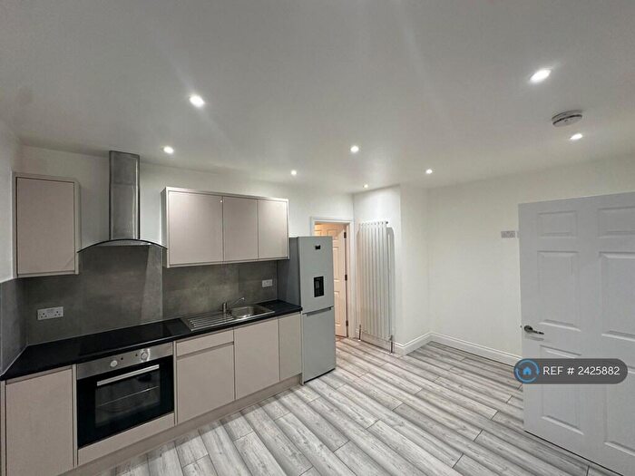 2 Bedroom Maisonette To Rent In Bullsmoor Way, Waltham Cross, EN8