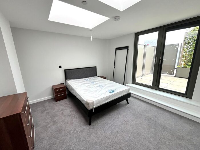 2 Bedroom Property To Rent In Apex Lofts, Birmingham, B12