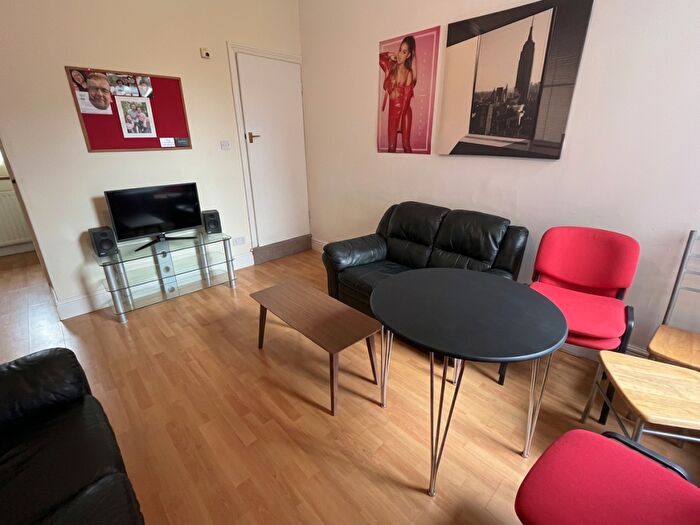 3 Bedroom House To Rent In Dawlish Road - Bed, Selly Oak, West Midlands, B29